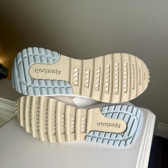 Reebok Classic Retro Women's‎ Size 7.5 US Pearl Blue NWOB Lace Up Shoes Sneakers - Picture 8 of 8